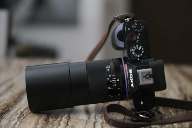 zeiss loxia 85mm f 2.4 lens rv
